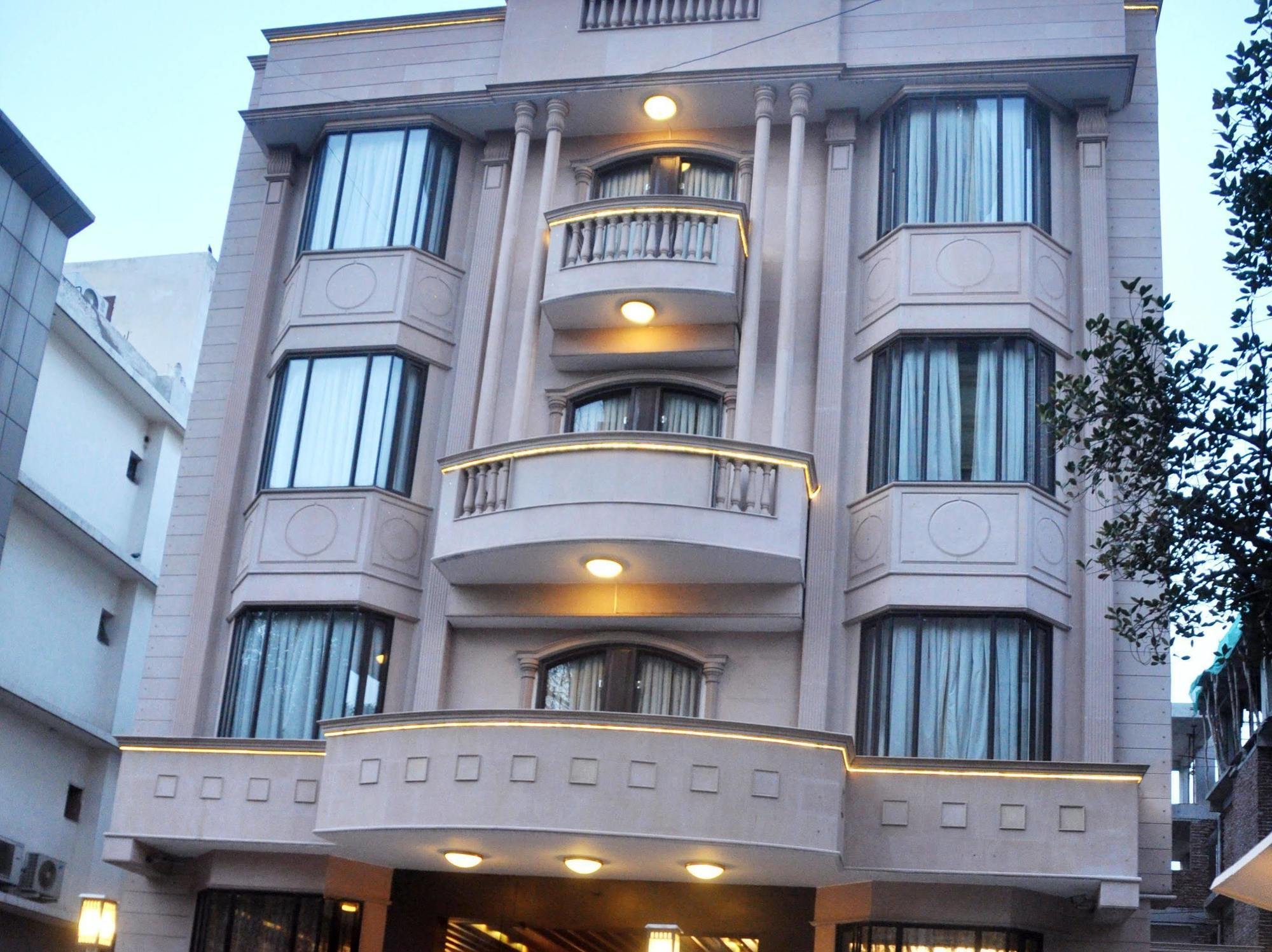 Treebo Check In By Oran Hotel นิวเดลี ภายนอก รูปภาพ