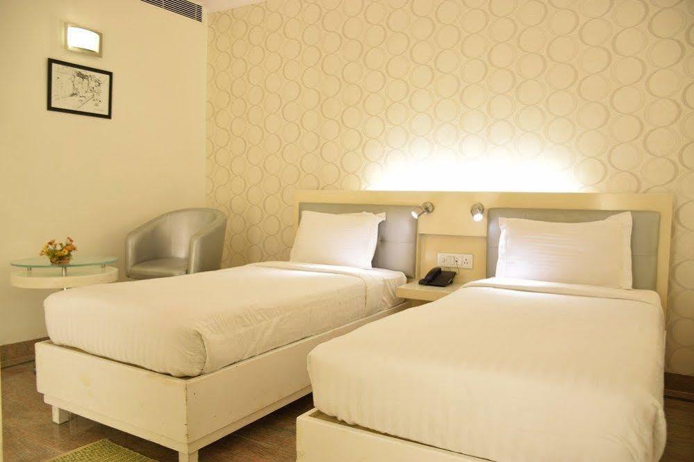 Treebo Check In By Oran Hotel นิวเดลี ภายนอก รูปภาพ
